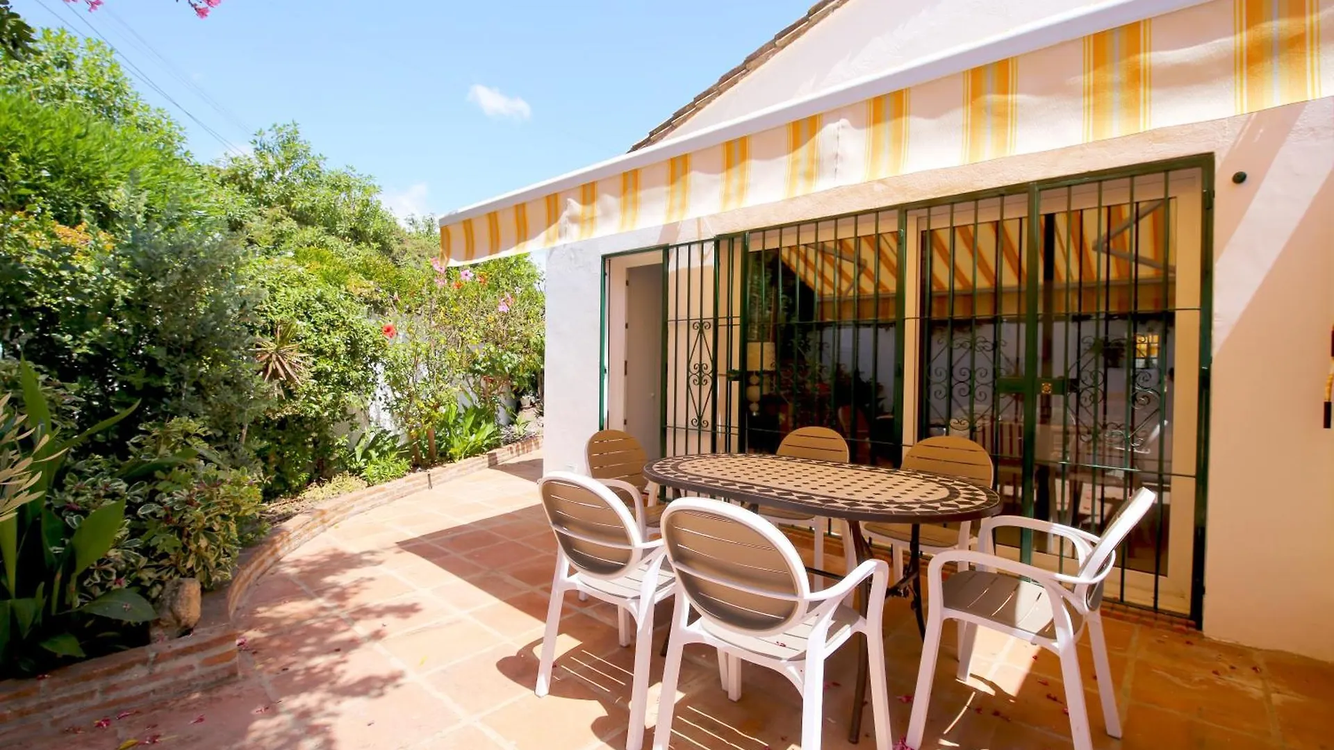 Estepona West Family Villa Mostaza 0*,  Espanha